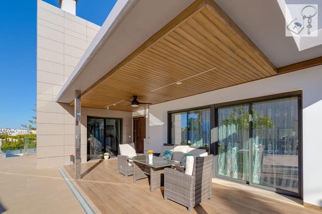 3 slaapkamer Villa te koop in Torrevieja met zwembad - € 1.275.000 (Ref: 9728566)