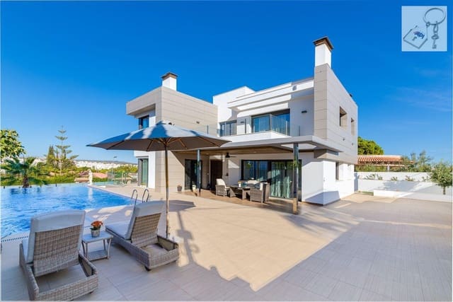 3 slaapkamer Villa te koop in Torrevieja met zwembad - € 1.275.000 (Ref: 9728566)