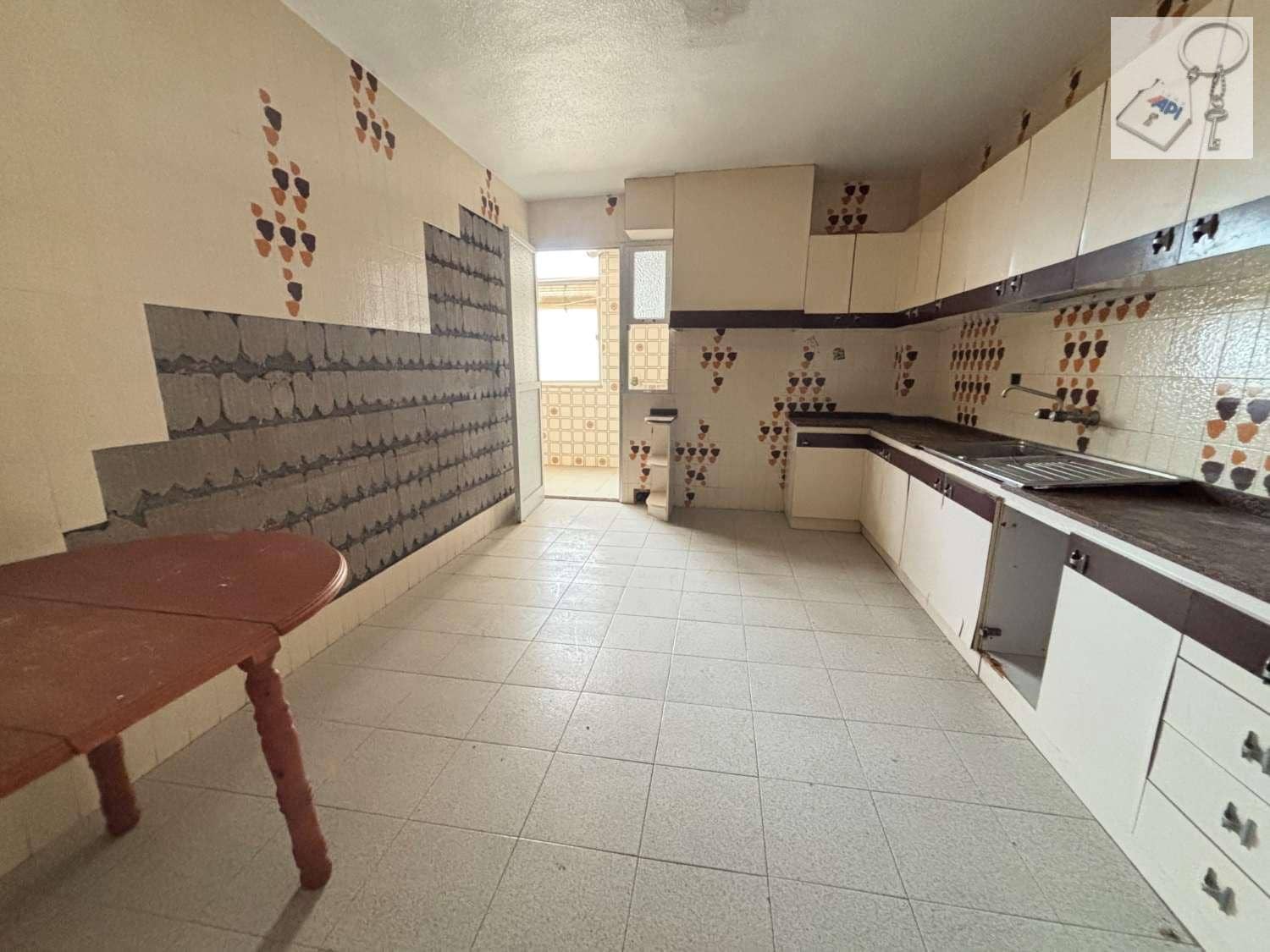 3 bedroom Beach Apartment for sale in Pilar de la Horadada - € 109,000 (Ref: 9755313)