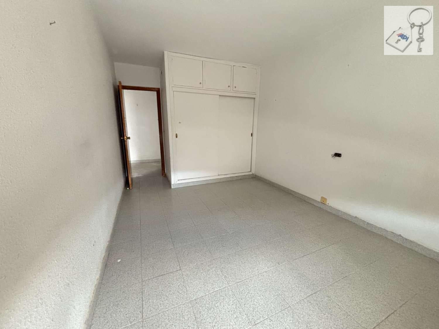 3 bedroom Beach Apartment for sale in Pilar de la Horadada - € 109,000 (Ref: 9755313)