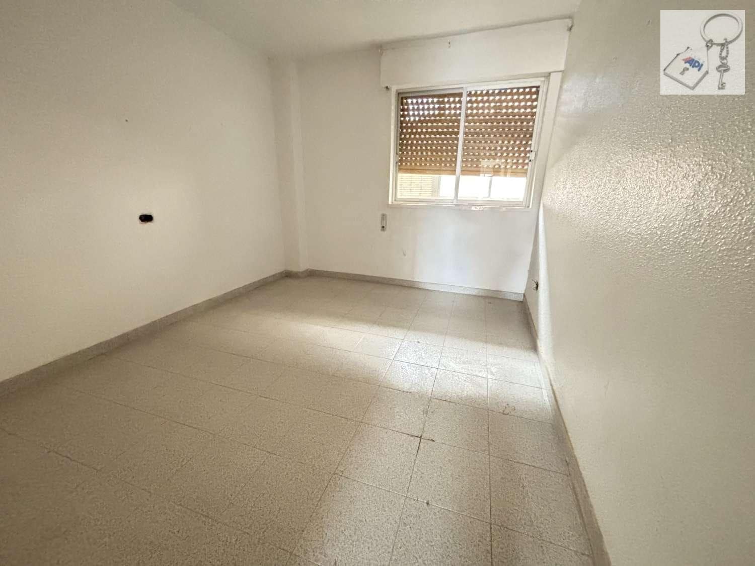 3 bedroom Beach Apartment for sale in Pilar de la Horadada - € 109,000 (Ref: 9755313)