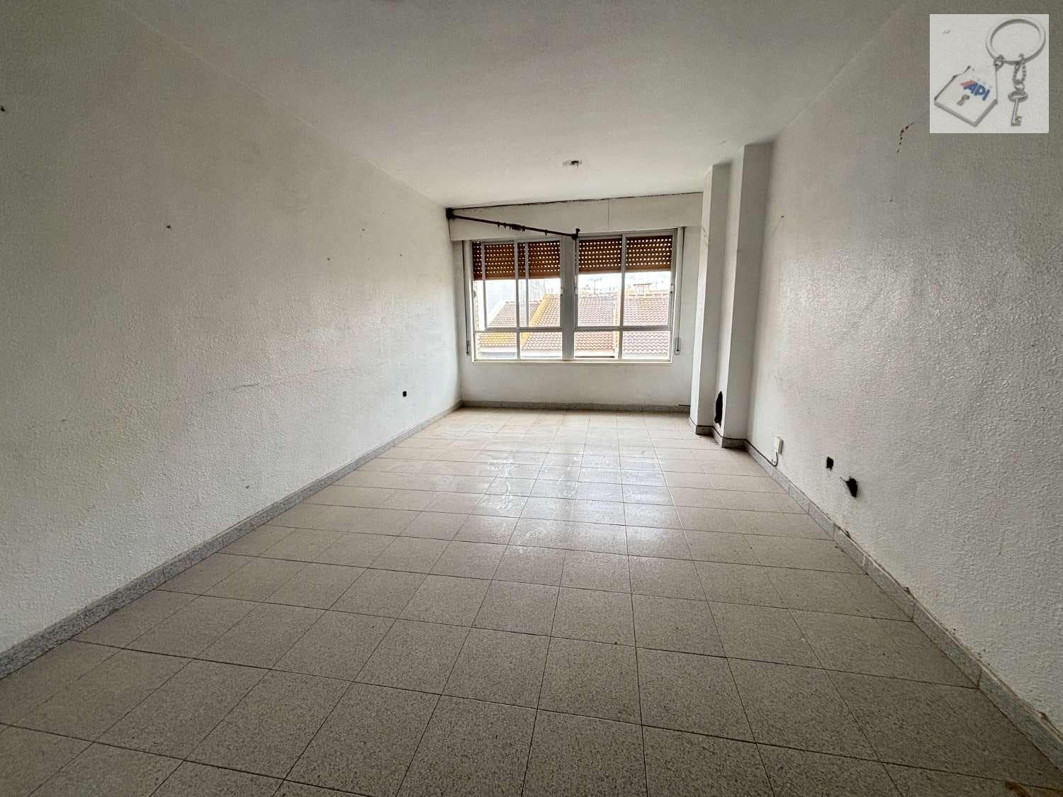 3 bedroom Beach Apartment for sale in Pilar de la Horadada - € 109,000 (Ref: 9755313)