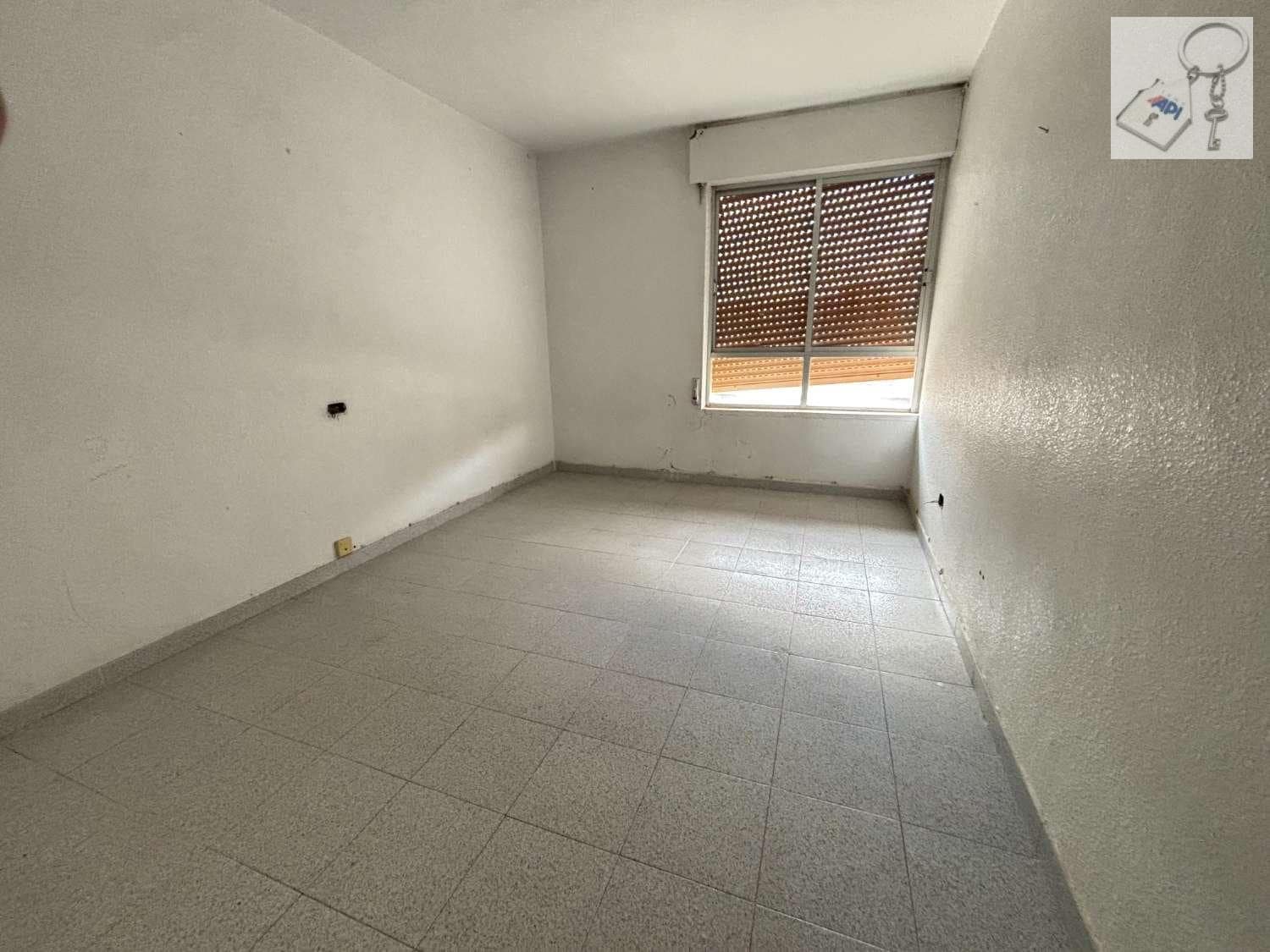 3 bedroom Beach Apartment for sale in Pilar de la Horadada - € 109,000 (Ref: 9755313)