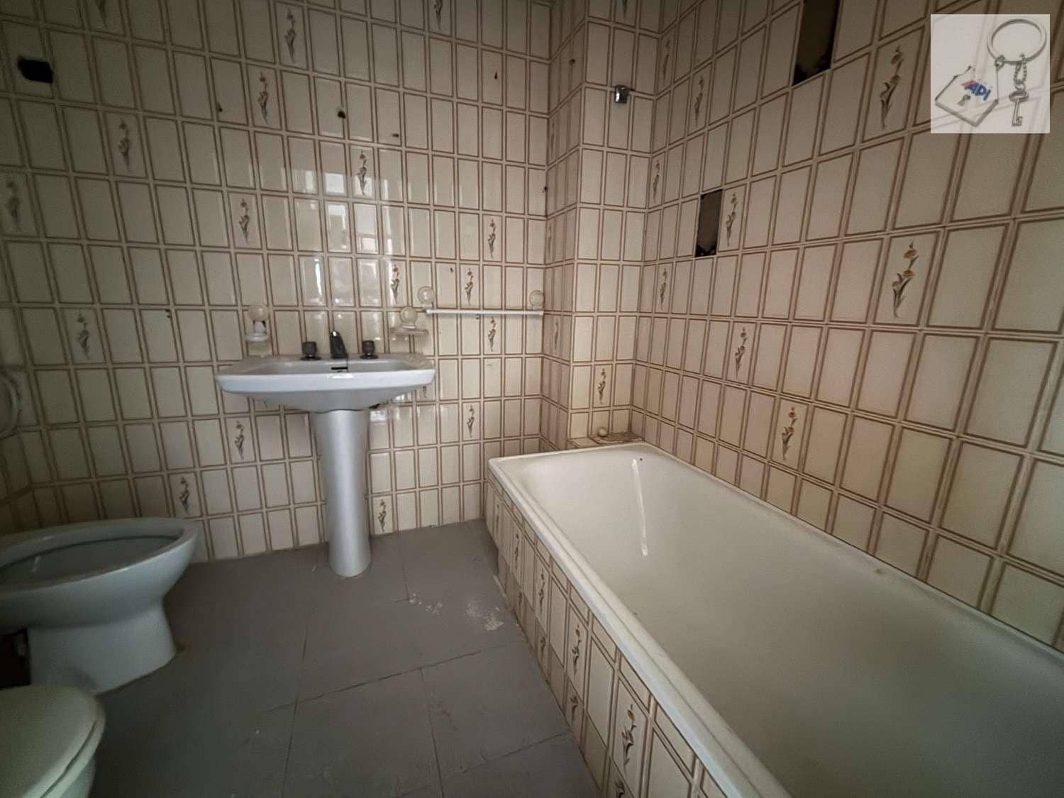 3 bedroom Beach Apartment for sale in Pilar de la Horadada - € 109,000 (Ref: 9755313)