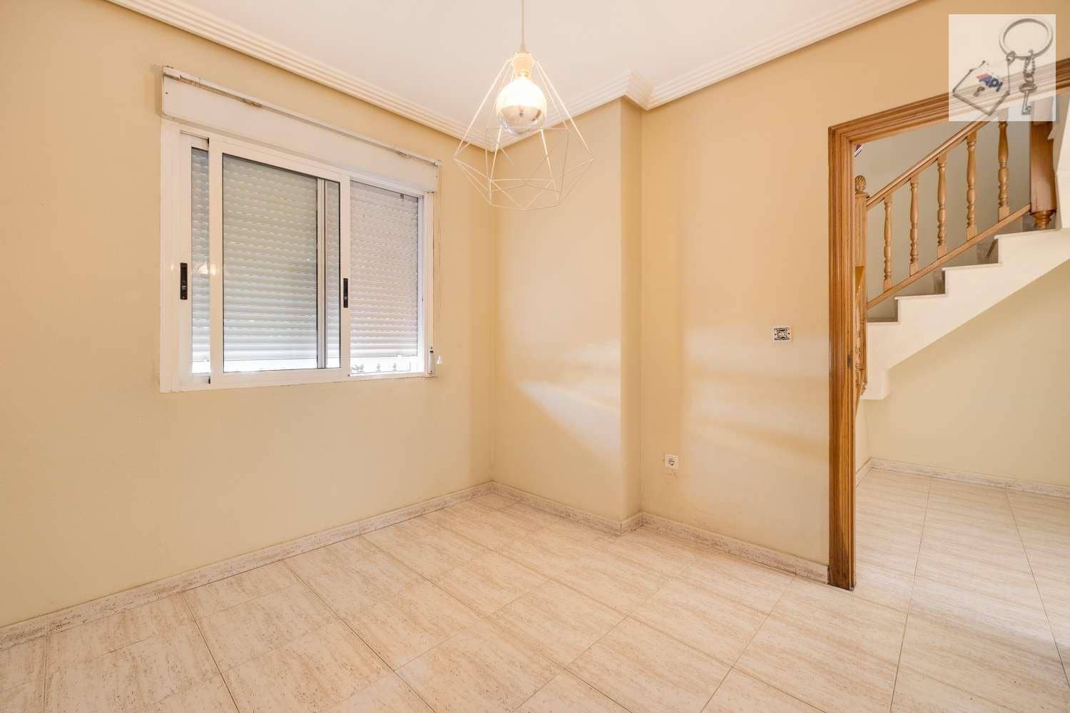 4 soverom Villa til salgs i Torrevieja med svømmebasseng garasje - € 289 000 (Ref: 9755314)