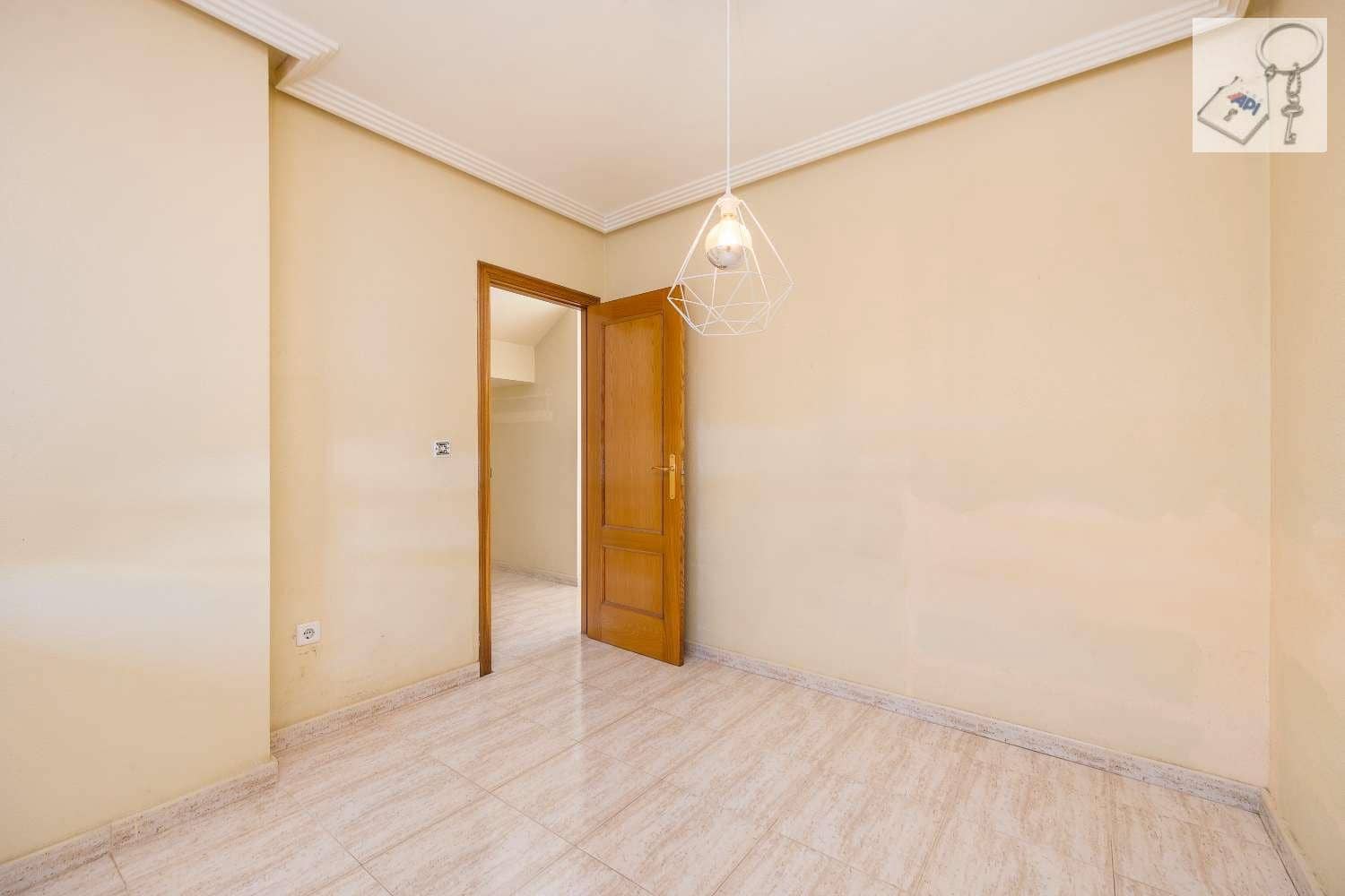 4 soverom Villa til salgs i Torrevieja med svømmebasseng garasje - € 289 000 (Ref: 9755314)