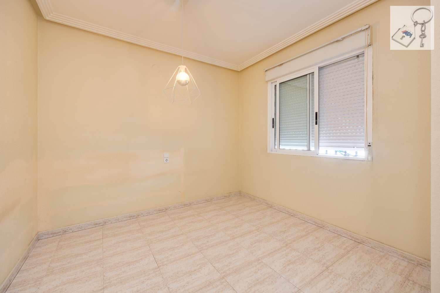 4 soverom Villa til salgs i Torrevieja med svømmebasseng garasje - € 289 000 (Ref: 9755314)