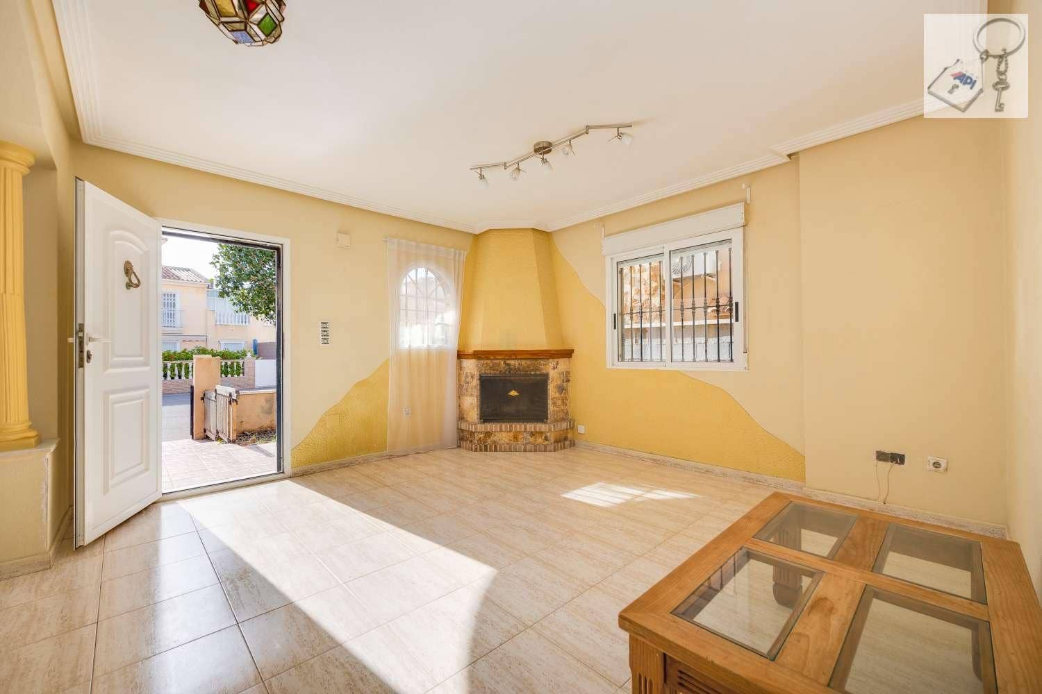 4 soverom Villa til salgs i Torrevieja med svømmebasseng garasje - € 289 000 (Ref: 9755314)