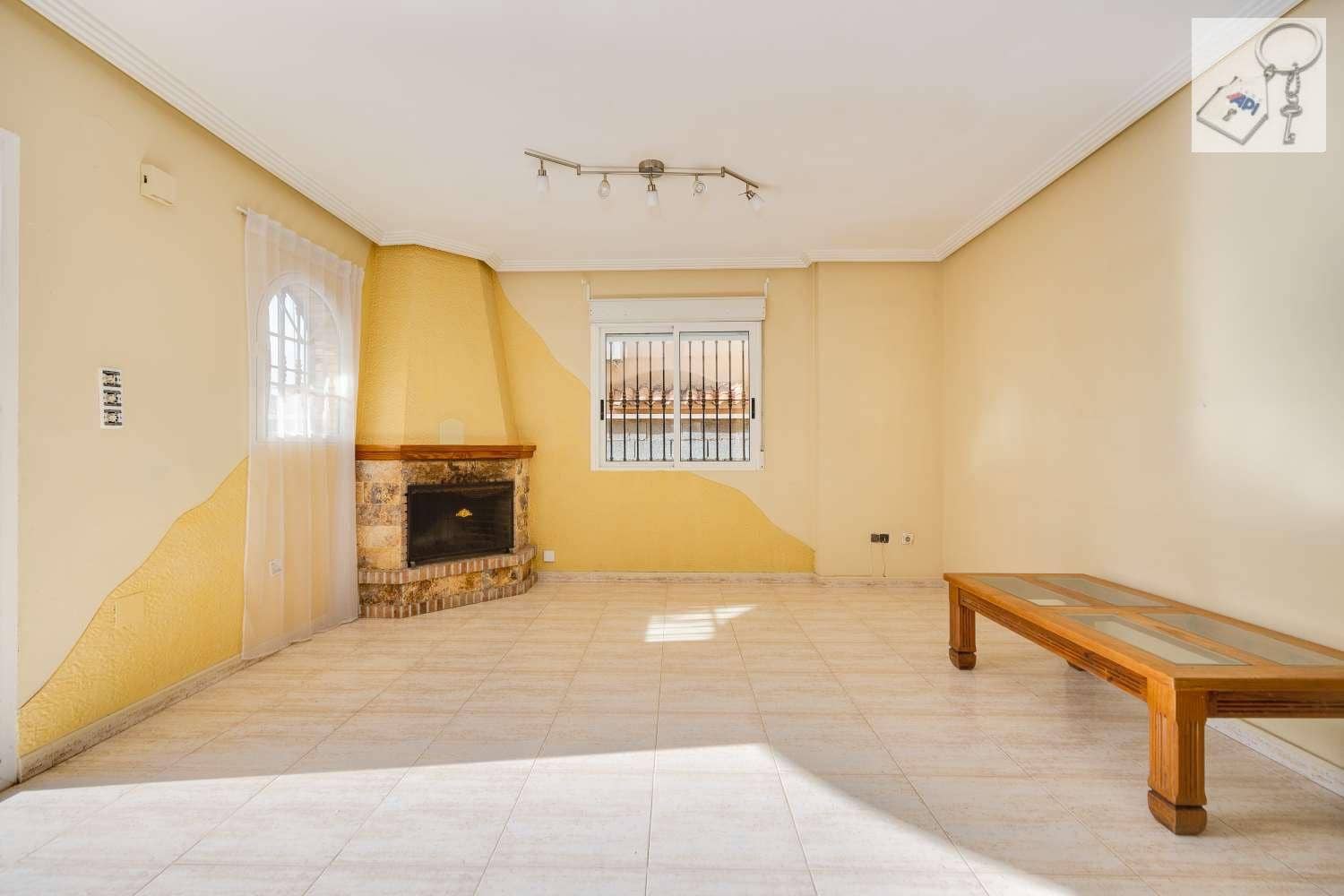 4 soverom Villa til salgs i Torrevieja med svømmebasseng garasje - € 289 000 (Ref: 9755314)