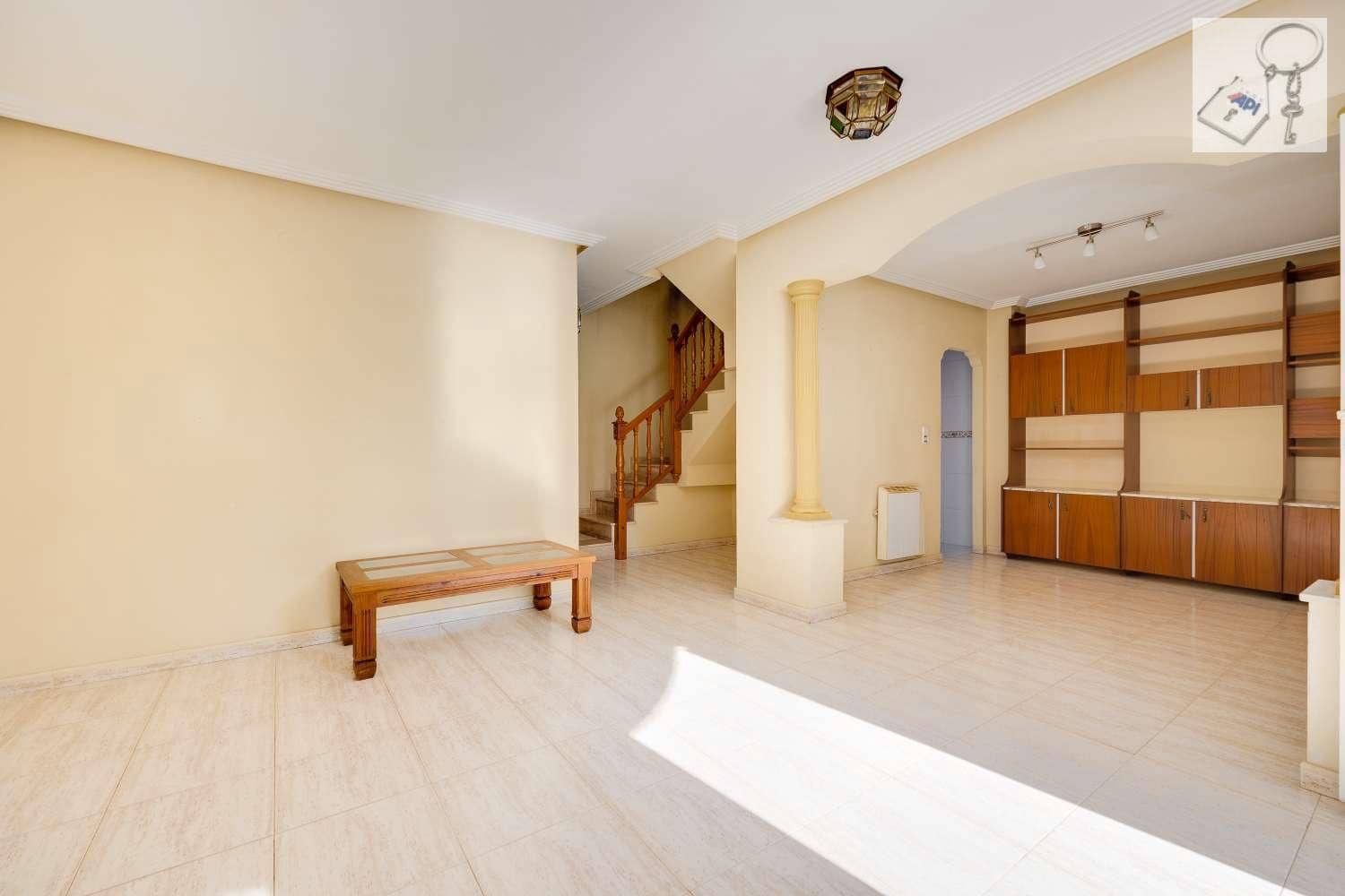 4 soverom Villa til salgs i Torrevieja med svømmebasseng garasje - € 289 000 (Ref: 9755314)