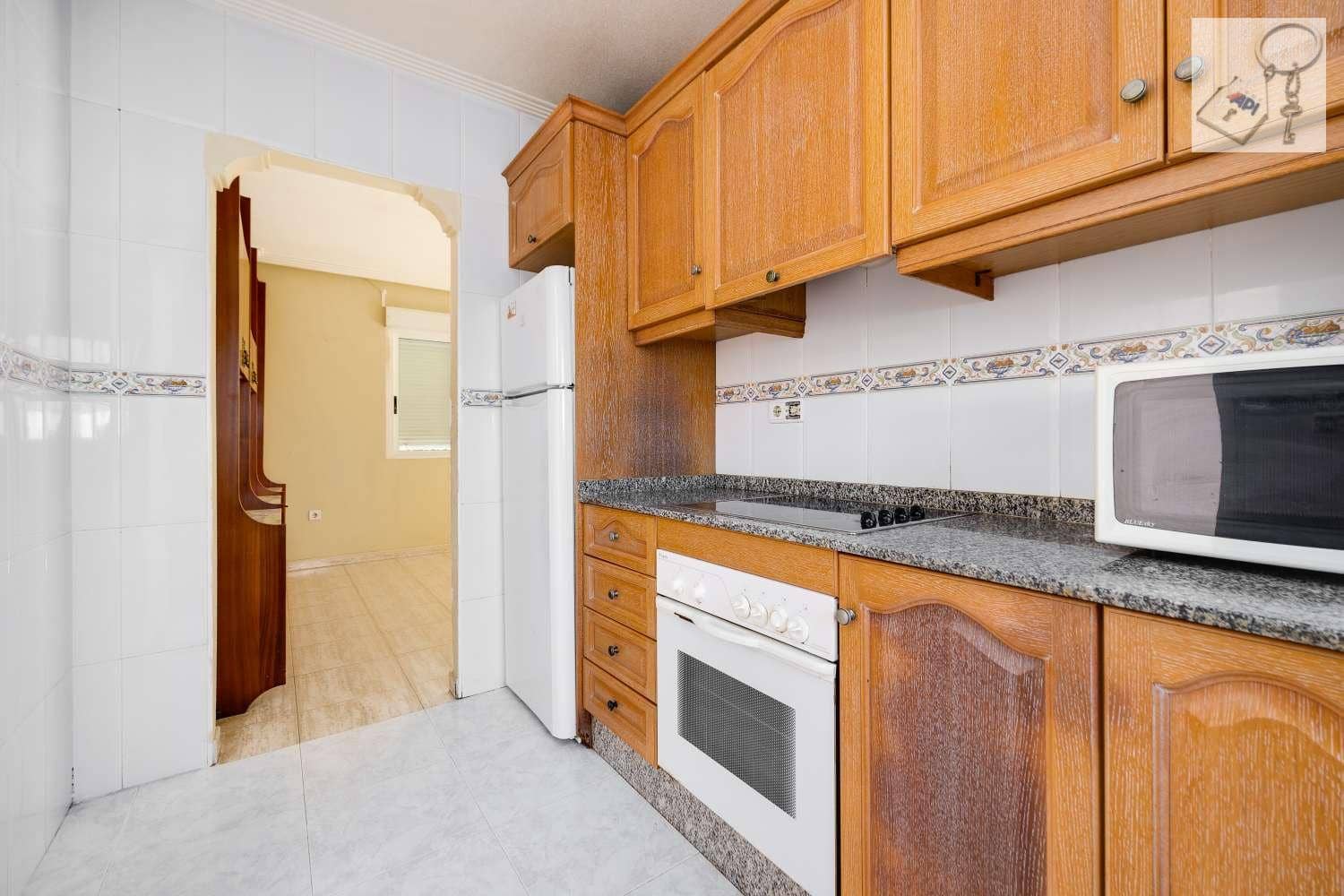 4 soverom Villa til salgs i Torrevieja med svømmebasseng garasje - € 289 000 (Ref: 9755314)