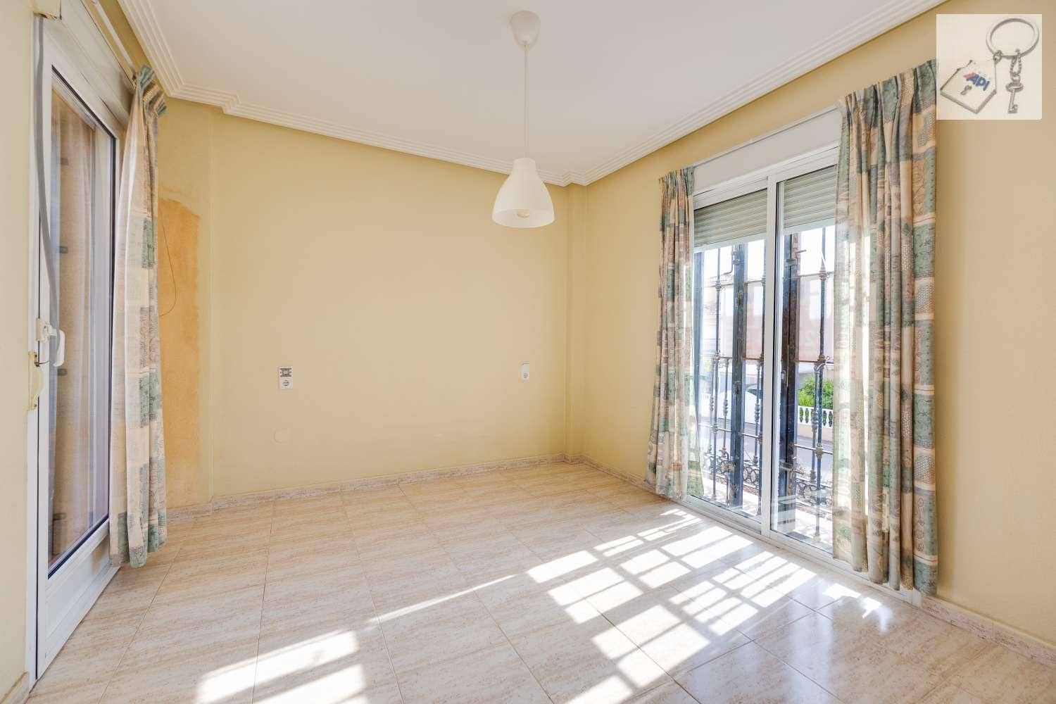 4 soverom Villa til salgs i Torrevieja med svømmebasseng garasje - € 289 000 (Ref: 9755314)