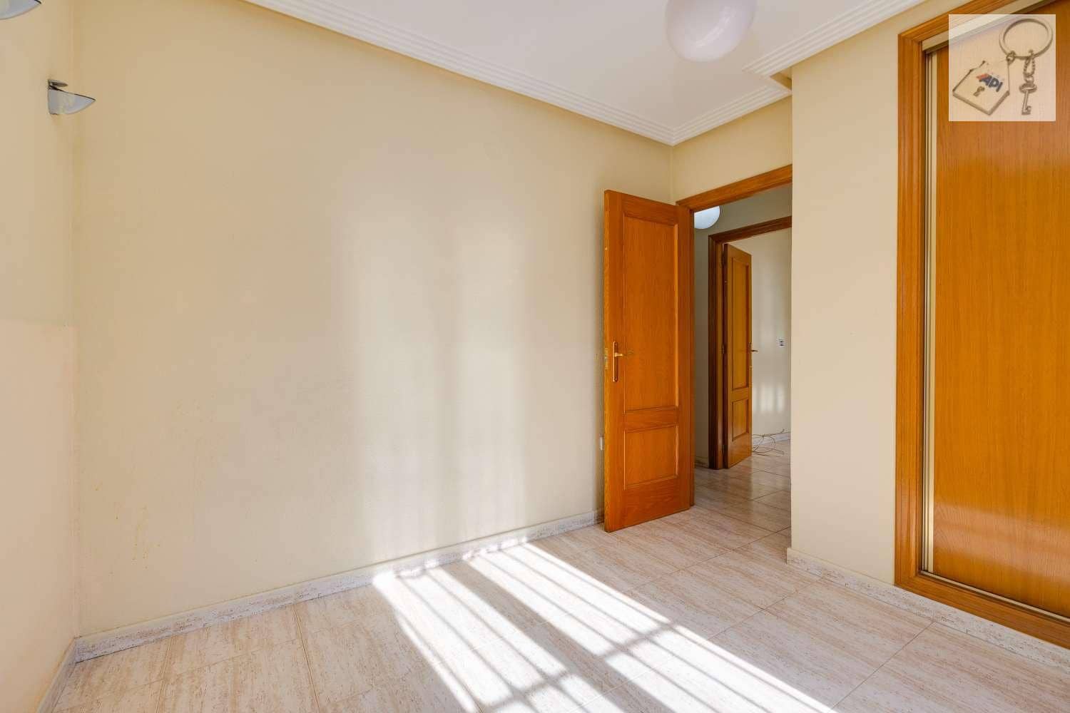 4 soverom Villa til salgs i Torrevieja med svømmebasseng garasje - € 289 000 (Ref: 9755314)