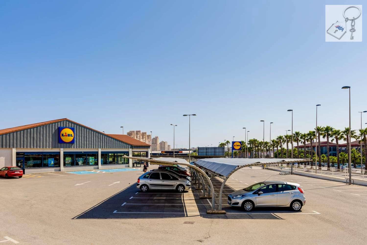 4 soverom Villa til salgs i Torrevieja med svømmebasseng garasje - € 289 000 (Ref: 9755314)