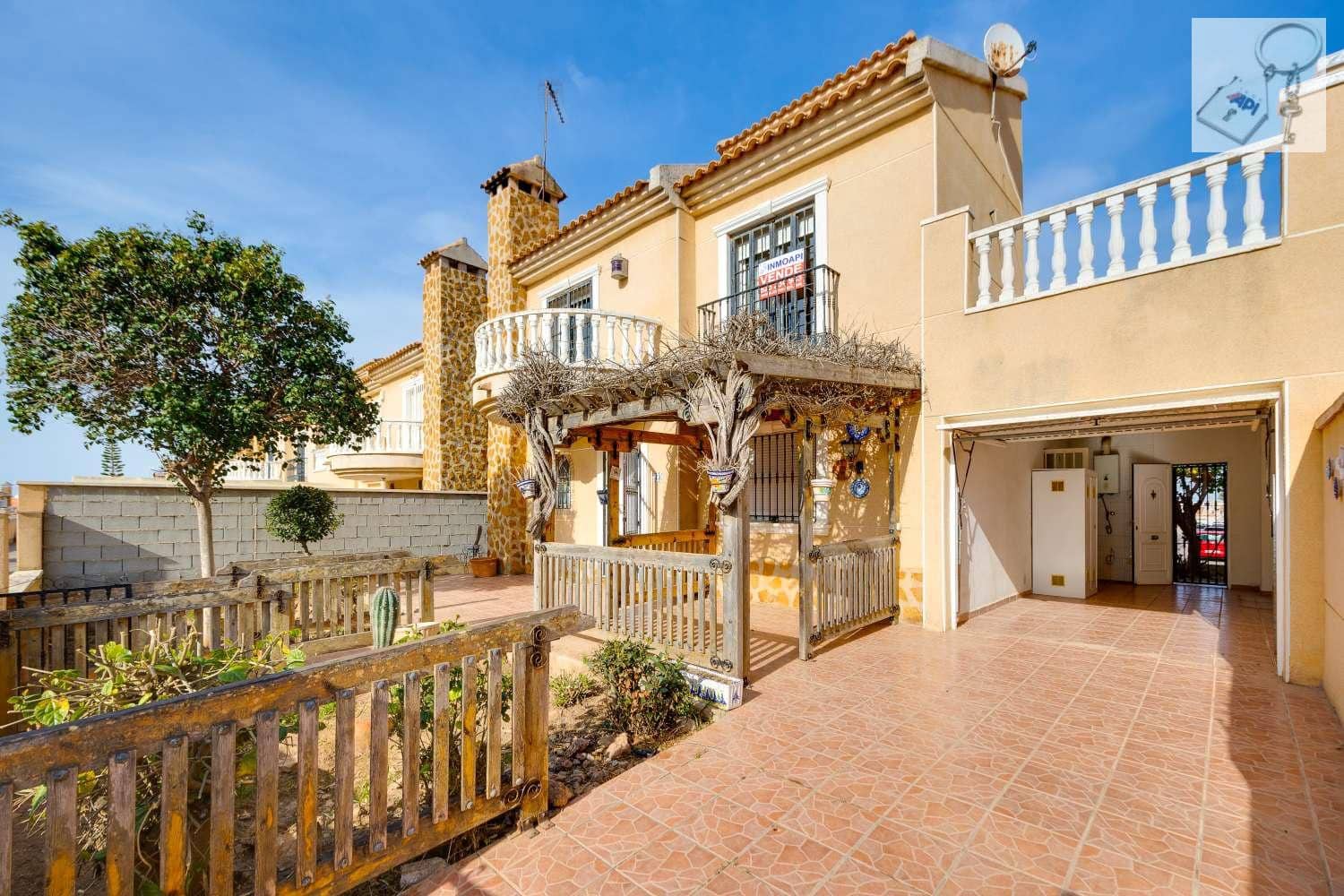 4 soverom Villa til salgs i Torrevieja med svømmebasseng garasje - € 289 000 (Ref: 9755314)