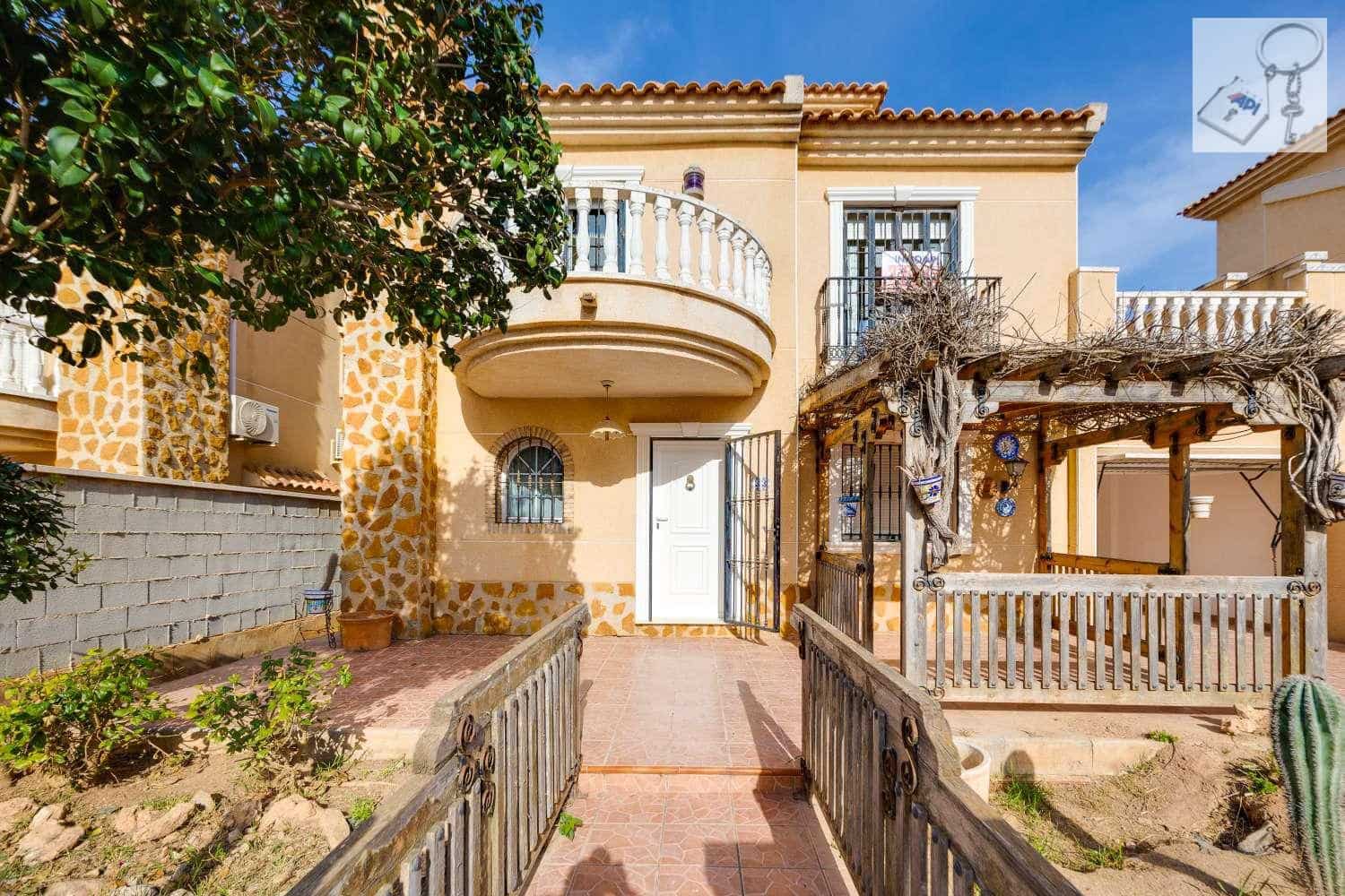 4 soverom Villa til salgs i Torrevieja med svømmebasseng garasje - € 289 000 (Ref: 9755314)
