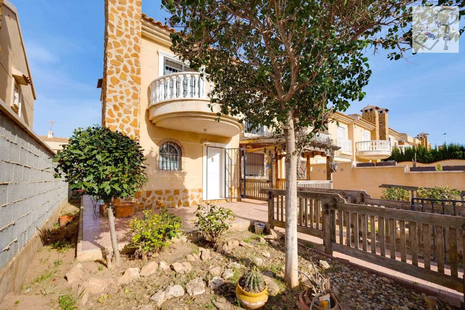 4 soverom Villa til salgs i Torrevieja med svømmebasseng garasje - € 289 000 (Ref: 9755314)