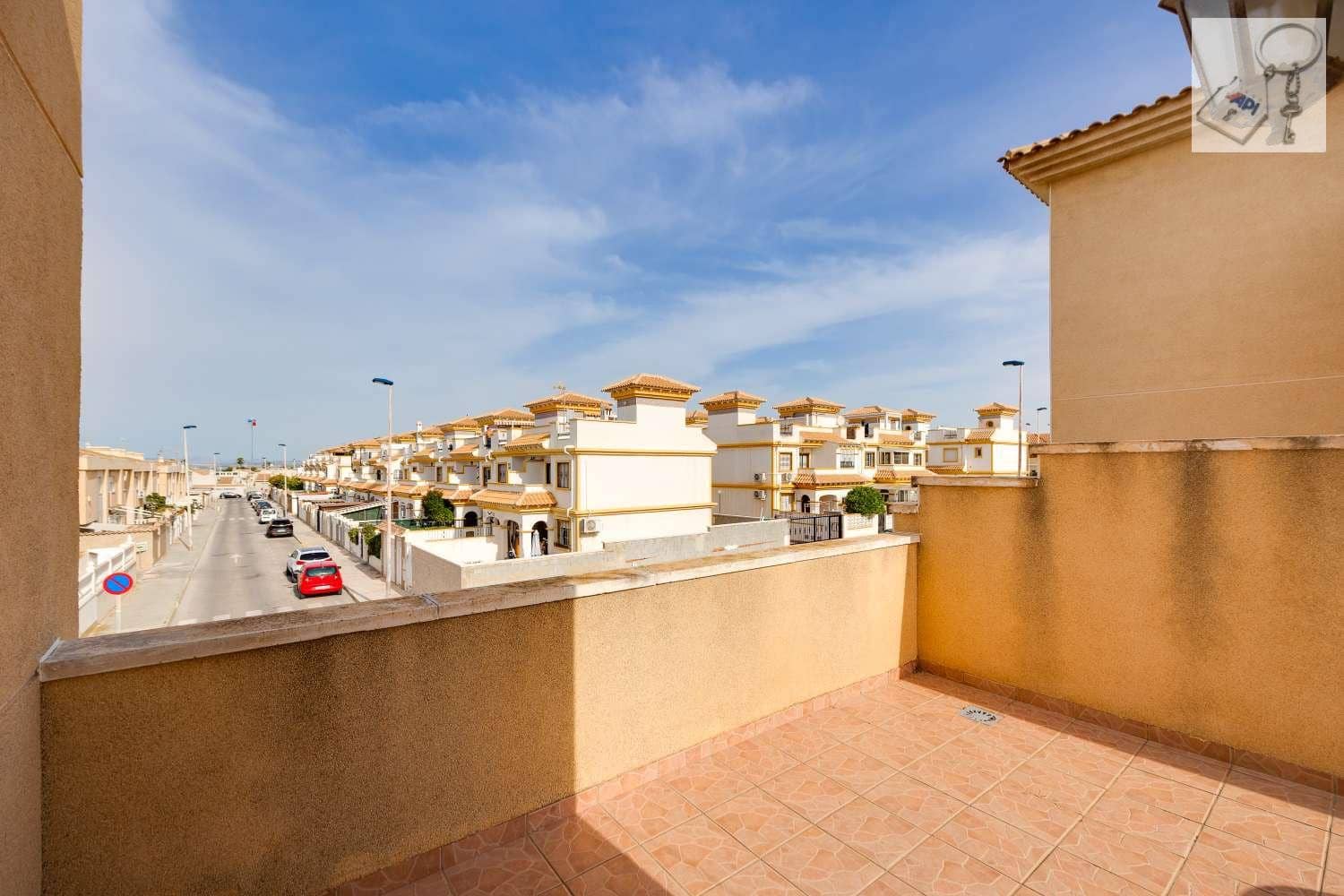 4 soverom Villa til salgs i Torrevieja med svømmebasseng garasje - € 289 000 (Ref: 9755314)