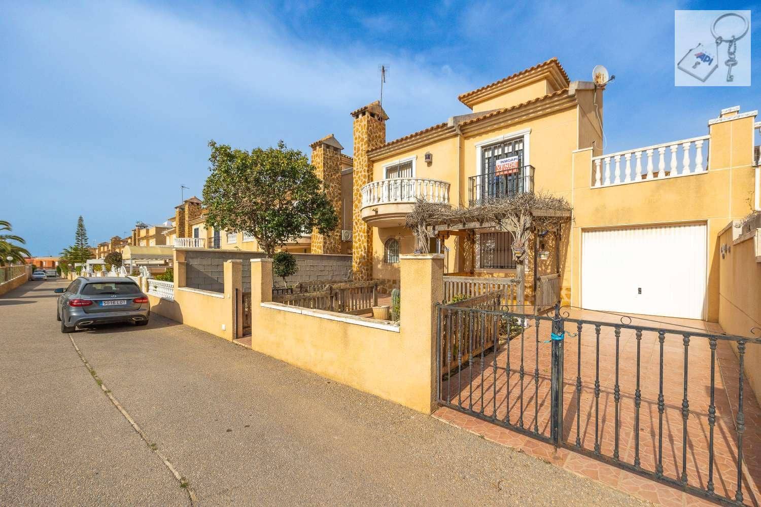 4 soverom Villa til salgs i Torrevieja med svømmebasseng garasje - € 289 000 (Ref: 9755314)