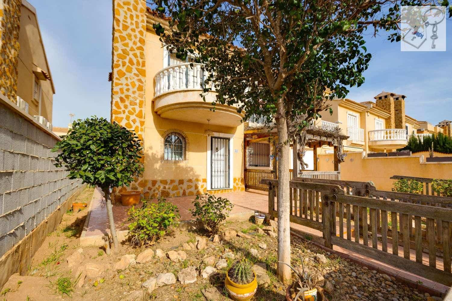 4 soverom Villa til salgs i Torrevieja med svømmebasseng garasje - € 289 000 (Ref: 9755314)