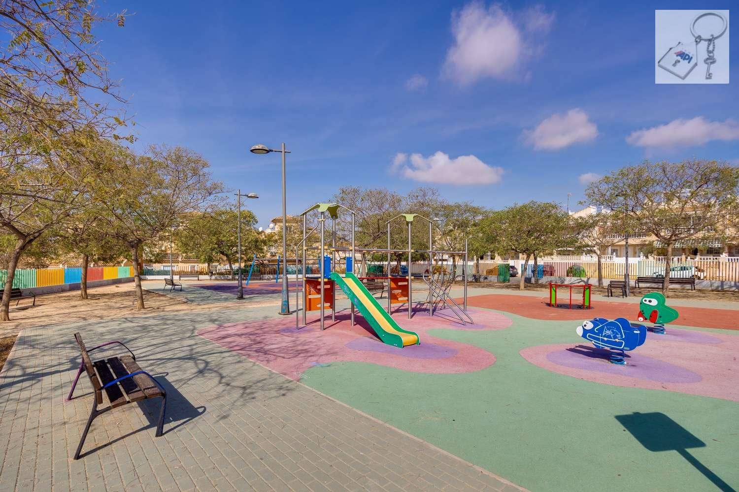 4 soverom Villa til salgs i Torrevieja med svømmebasseng garasje - € 289 000 (Ref: 9755314)