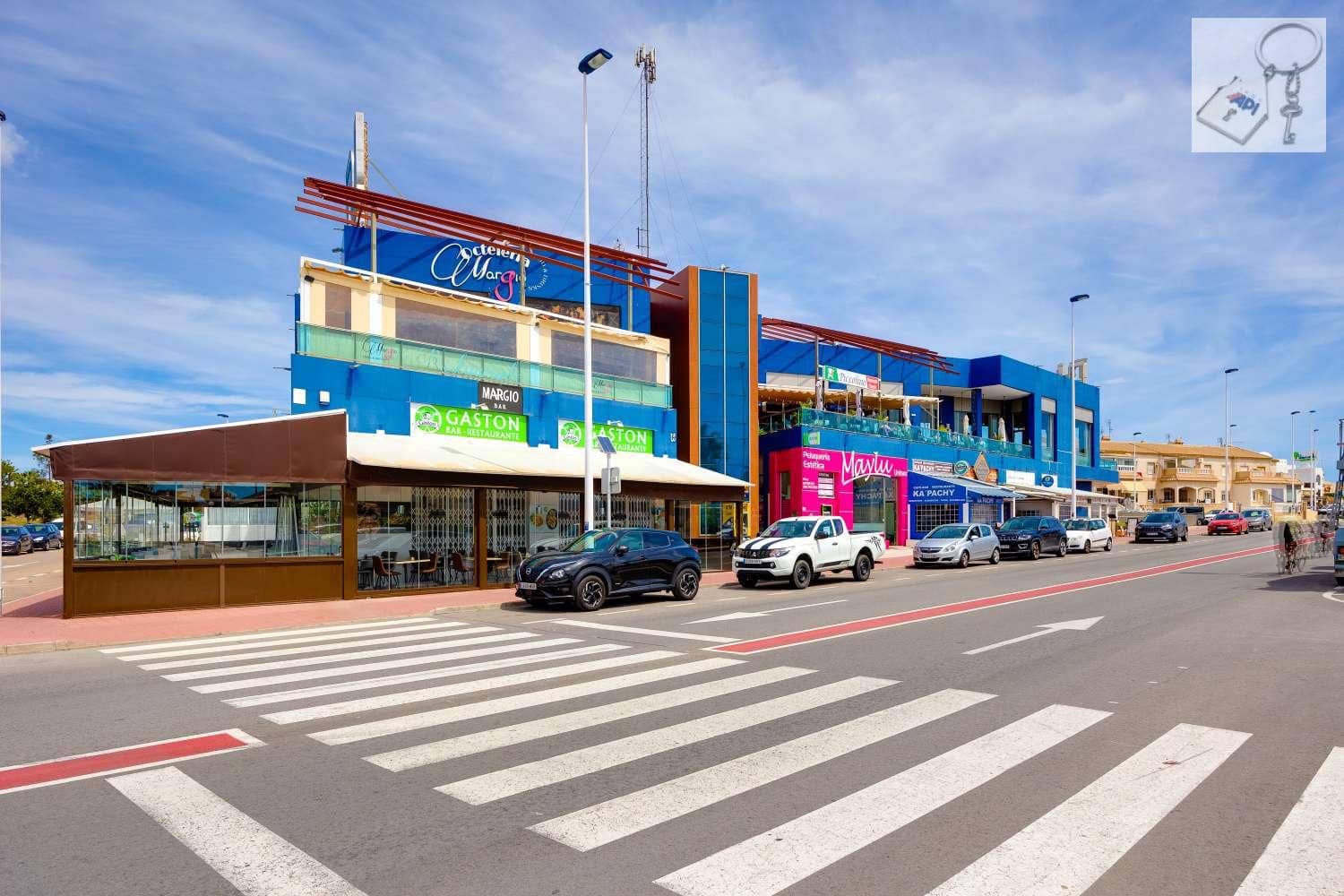 4 soverom Villa til salgs i Torrevieja med svømmebasseng garasje - € 289 000 (Ref: 9755314)