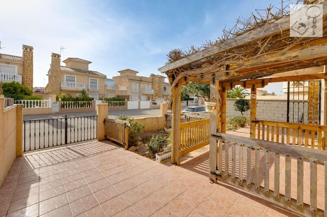 4 sovrum Villa till salu i Aguas Nuevas, Torrevieja med pool garage - 289 000 € (Ref: 9755314)