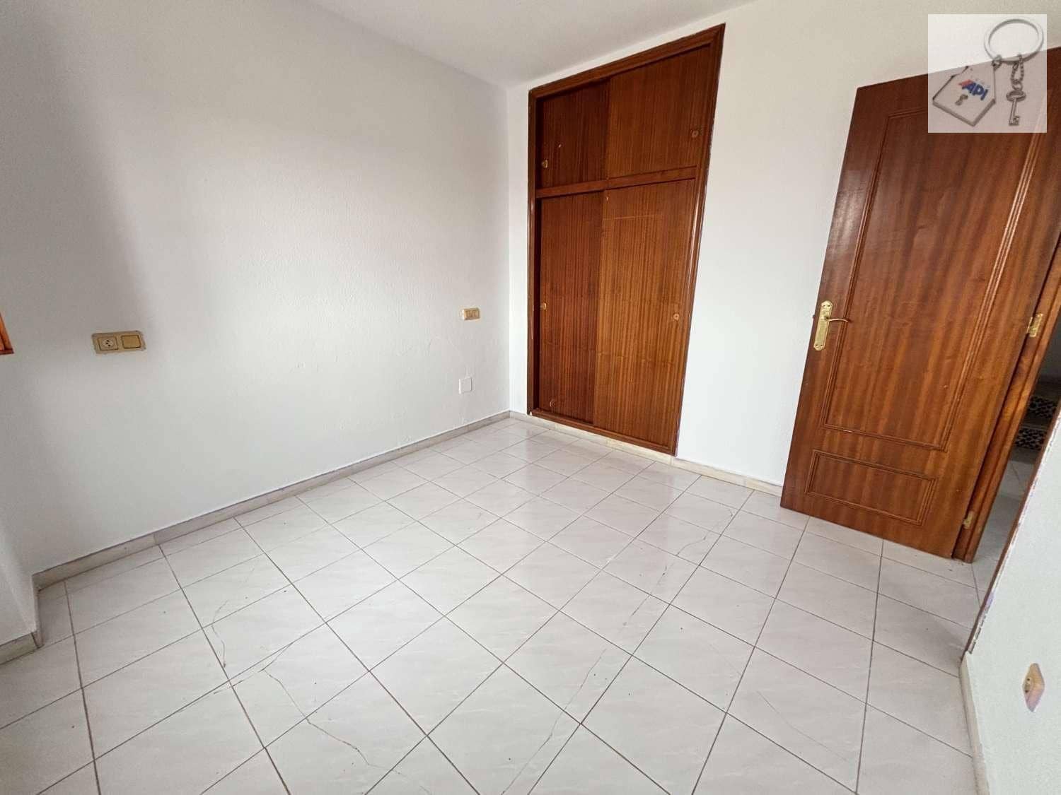 3 bedroom Flat for sale in El Chaparral - € 195,000 (Ref: 9806074)