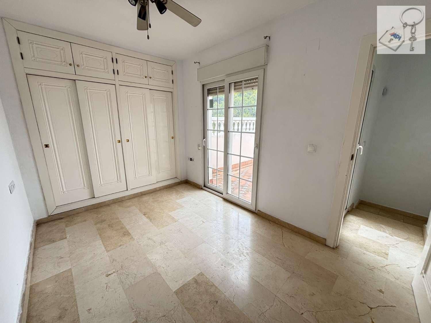 3 bedroom Flat for sale in Orihuela Costa with pool garage - € 212,500 (Ref: 9806075)