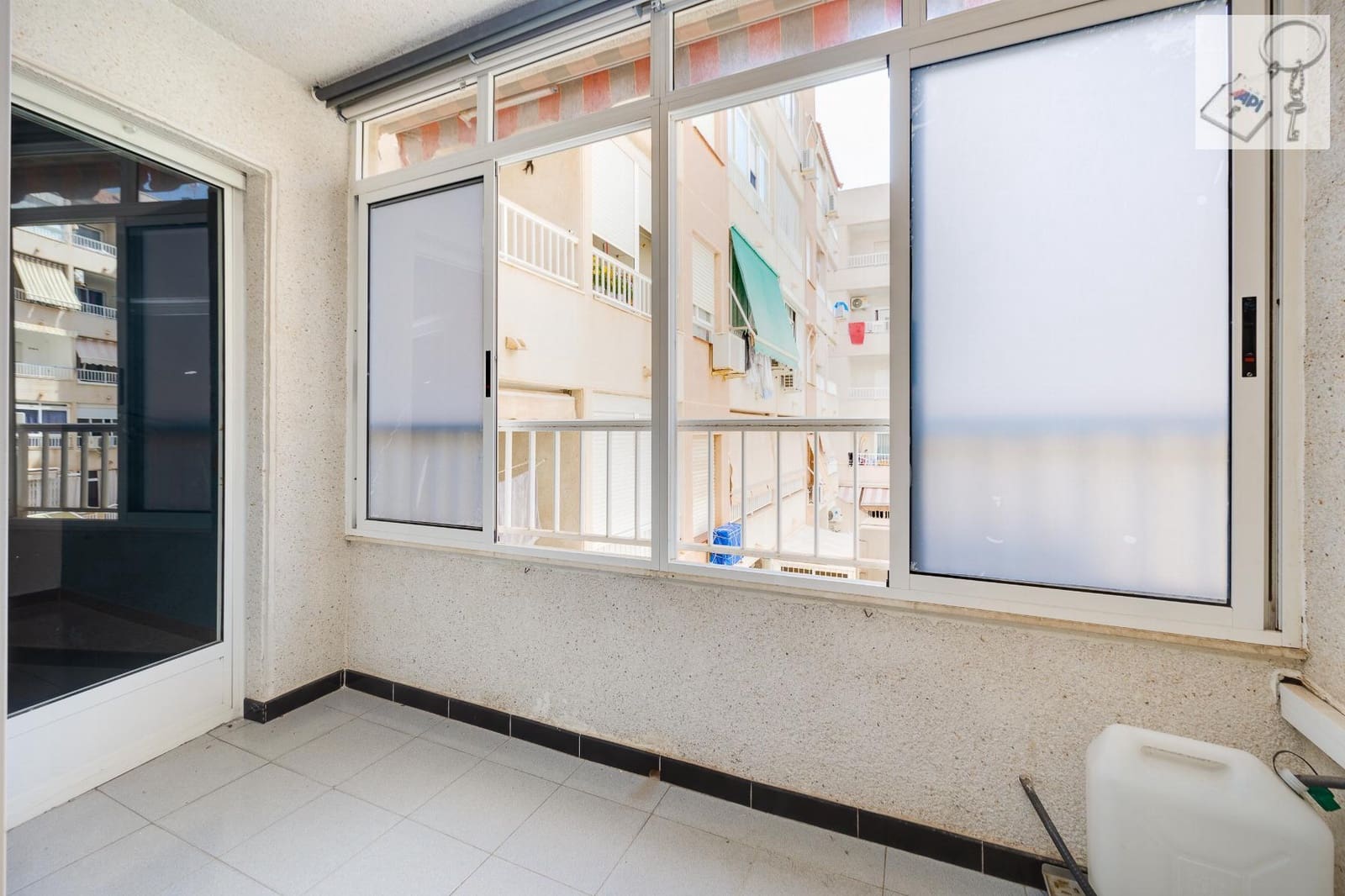 1 chambre Appartement à vendre à Torrevieja avec piscine - 99 990 € (Ref: 9815473)