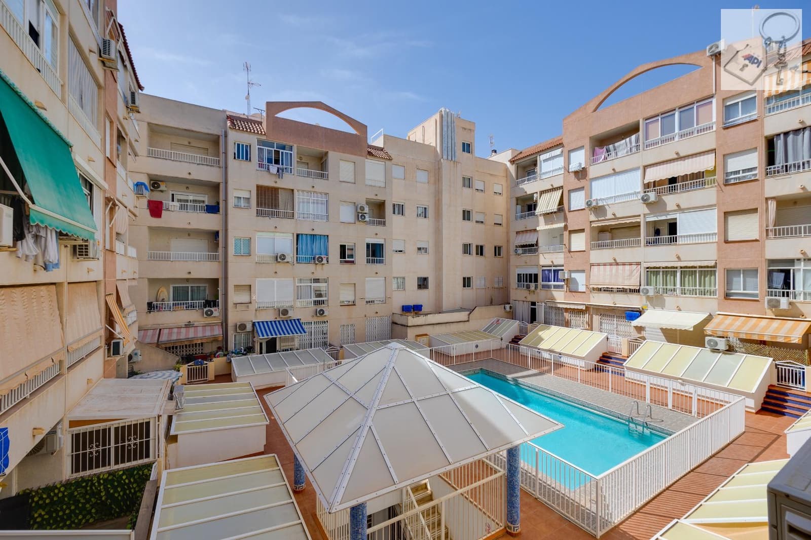 1 chambre Appartement à vendre à Torrevieja avec piscine - 99 990 € (Ref: 9815473)