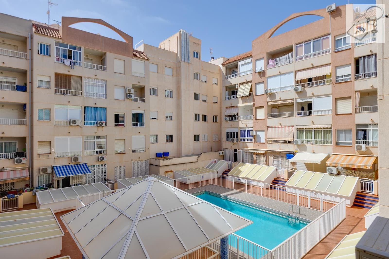 1 chambre Appartement à vendre à Torrevieja avec piscine - 99 990 € (Ref: 9815473)