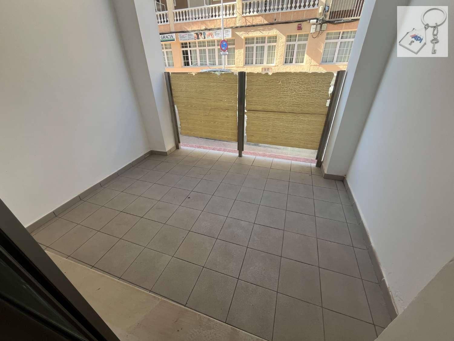 2 chambre Appartement de Plage à vendre à Guardamar del Segura avec garage - 190 000 € (Ref: 9826155)