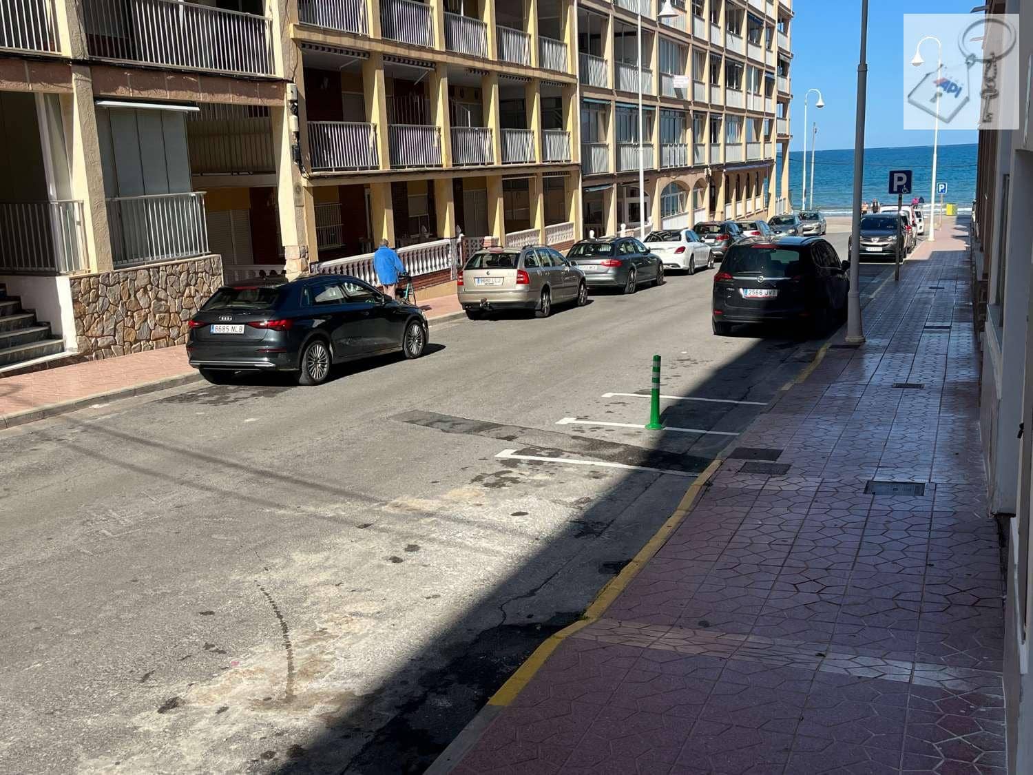2 chambre Appartement de Plage à vendre à Guardamar del Segura avec garage - 190 000 € (Ref: 9826155)