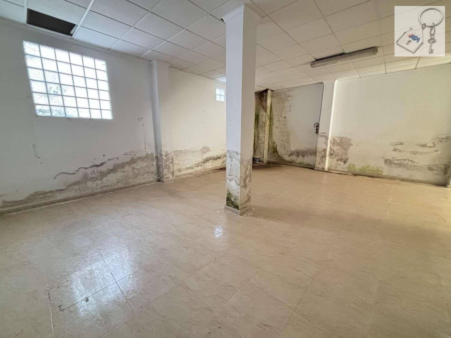 Commercieel te koop in Torrevieja - € 78.000 (Ref: 9844817)
