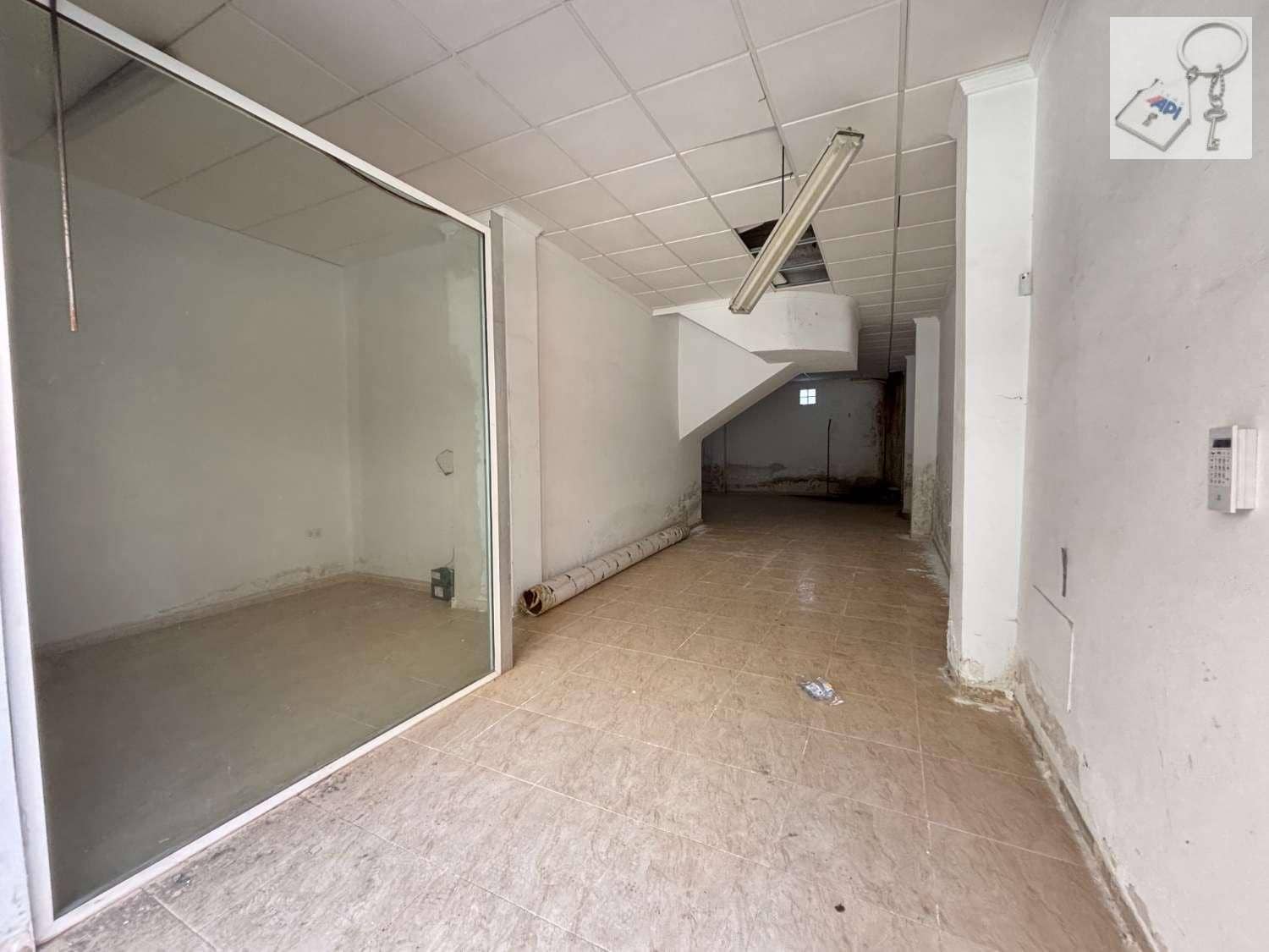 Commercieel te koop in Torrevieja - € 78.000 (Ref: 9844817)