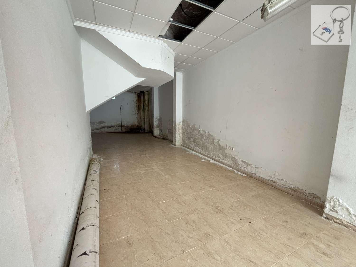 Commercieel te koop in Torrevieja - € 78.000 (Ref: 9844817)