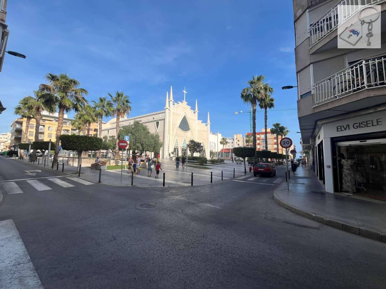 3 soveværelse Strandlejlighed til salg i Torrevieja - € 157.900 (Ref: 9915187)
