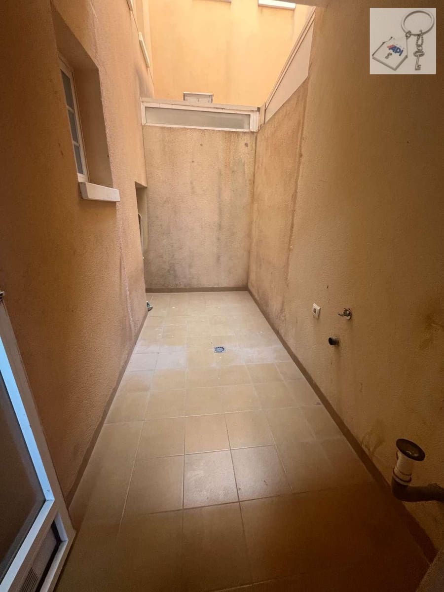 2 soverom Leilighet til salgs i Torrevieja med svømmebasseng garasje - € 175 000 (Ref: 9915188)