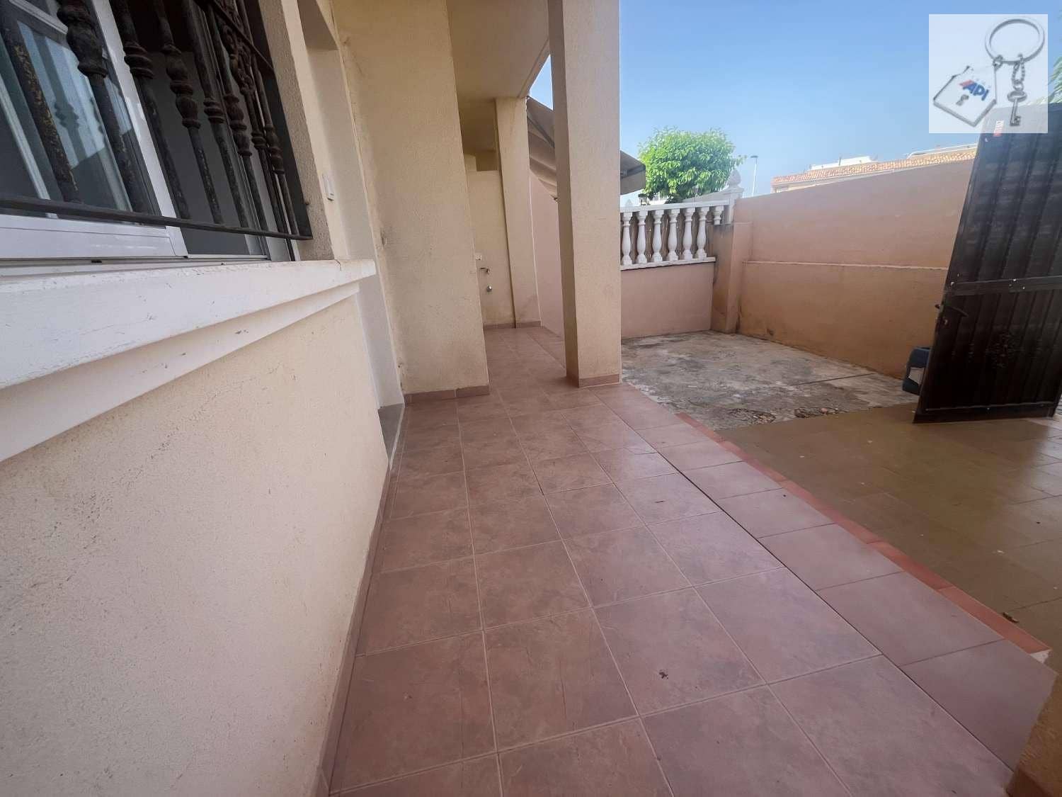2 soverom Leilighet til salgs i Torrevieja med svømmebasseng garasje - € 175 000 (Ref: 9915188)
