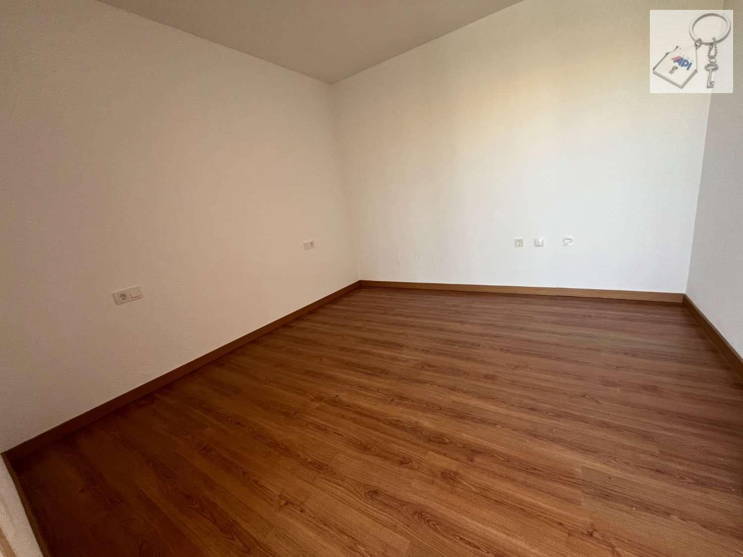 2 soverom Leilighet til salgs i Torrevieja med svømmebasseng garasje - € 175 000 (Ref: 9915188)