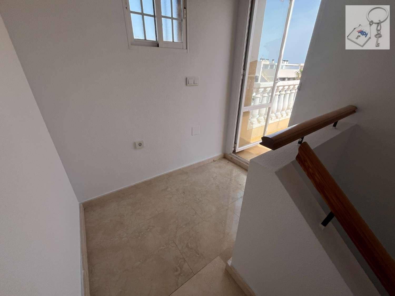 2 soverom Leilighet til salgs i Torrevieja med svømmebasseng garasje - € 175 000 (Ref: 9915188)
