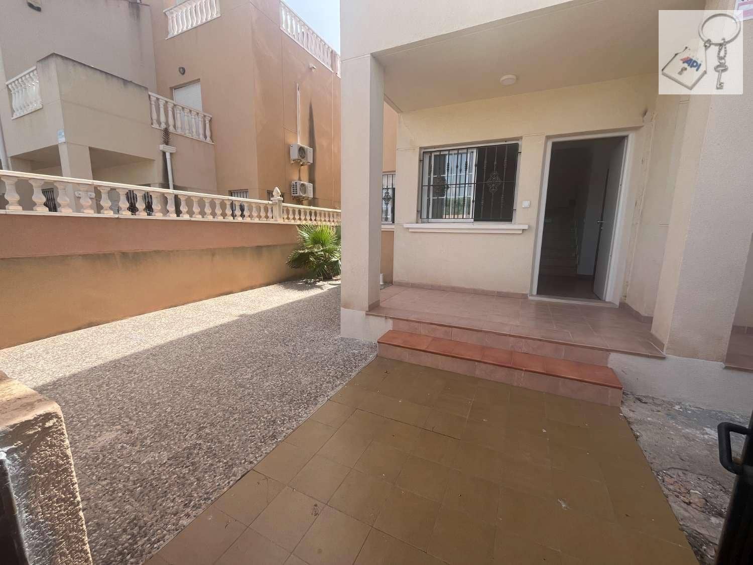 2 soverom Leilighet til salgs i Torrevieja med svømmebasseng garasje - € 175 000 (Ref: 9915188)