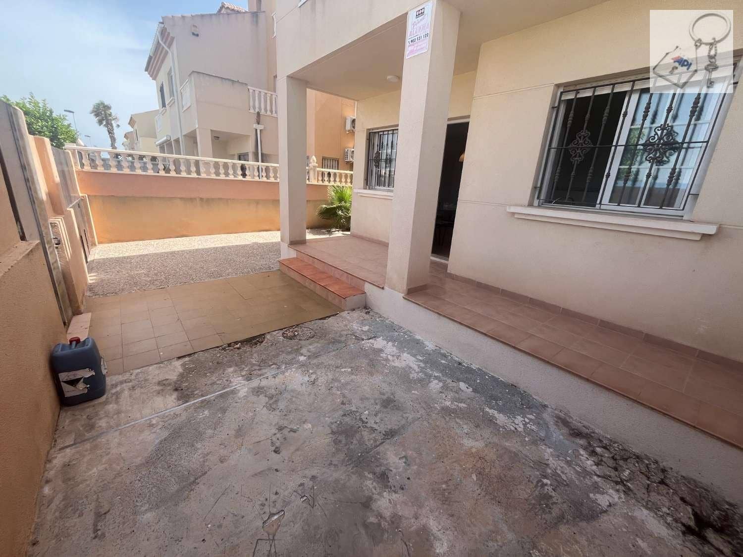 2 soverom Leilighet til salgs i Torrevieja med svømmebasseng garasje - € 175 000 (Ref: 9915188)