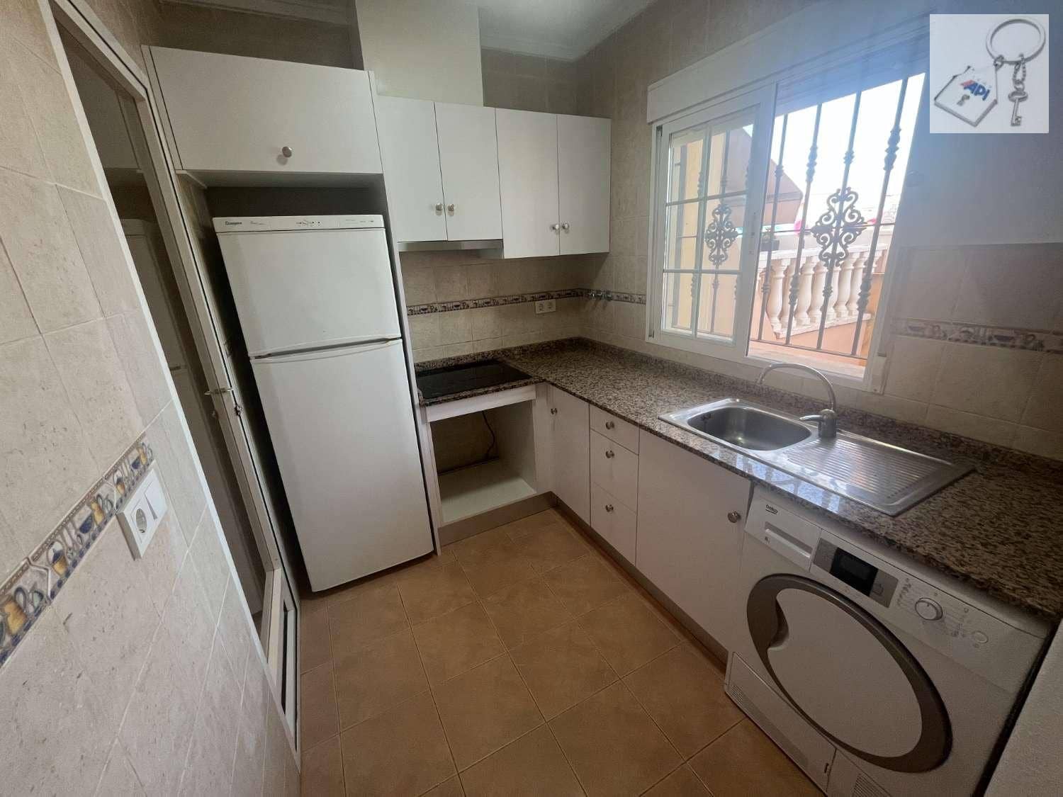 2 soverom Leilighet til salgs i Torrevieja med svømmebasseng garasje - € 175 000 (Ref: 9915188)
