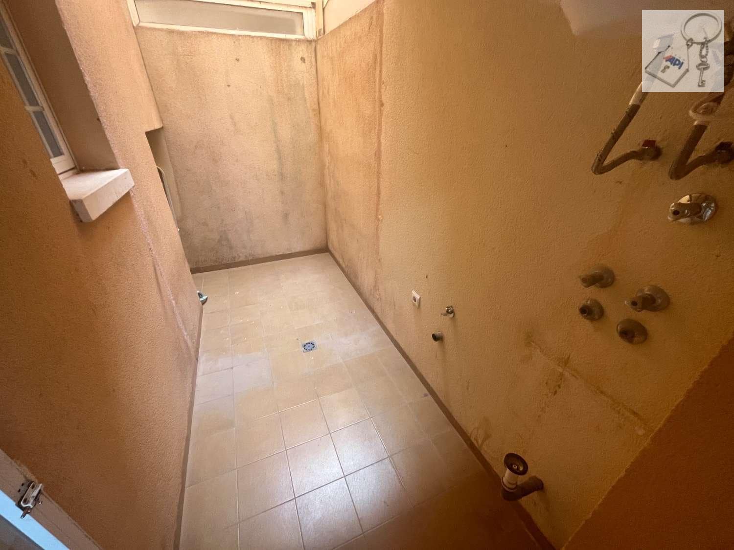 2 soverom Leilighet til salgs i Torrevieja med svømmebasseng garasje - € 175 000 (Ref: 9915188)