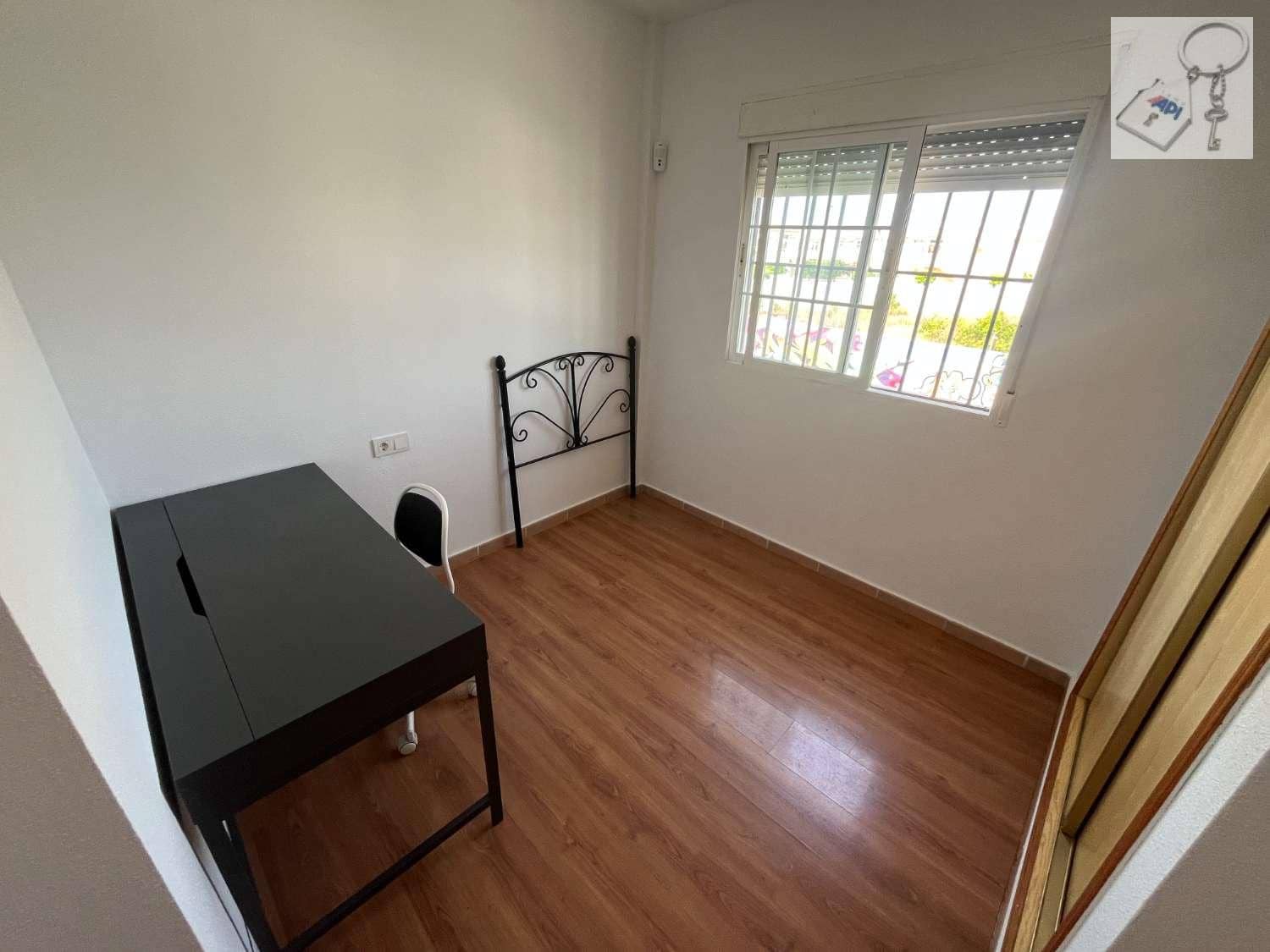 2 soverom Leilighet til salgs i Torrevieja med svømmebasseng garasje - € 175 000 (Ref: 9915188)