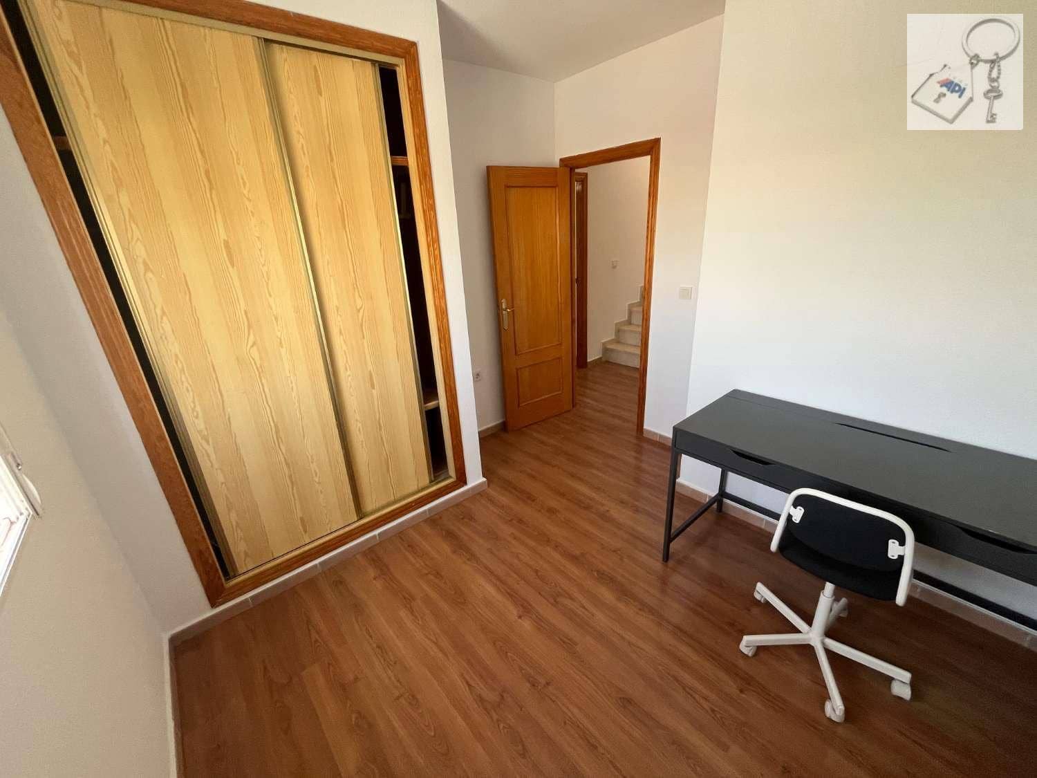 2 soverom Leilighet til salgs i Torrevieja med svømmebasseng garasje - € 175 000 (Ref: 9915188)