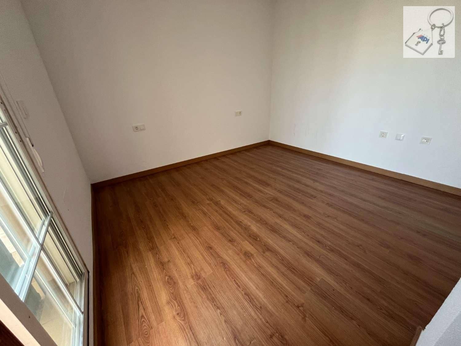 2 soverom Leilighet til salgs i Torrevieja med svømmebasseng garasje - € 175 000 (Ref: 9915188)
