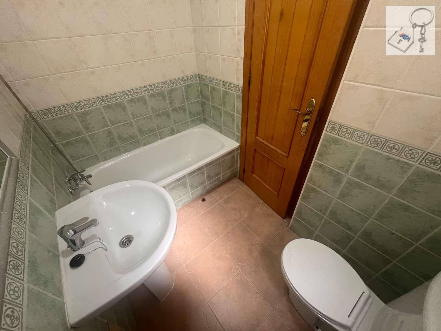 2 soverom Leilighet til salgs i Torrevieja med svømmebasseng garasje - € 175 000 (Ref: 9915188)